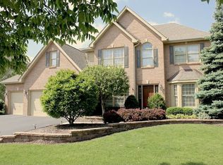 2403 Leverenz Rd, Naperville, IL 60564