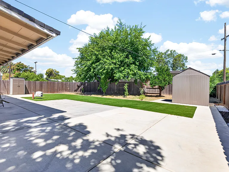 2203 Del Rio Dr — Photo 30