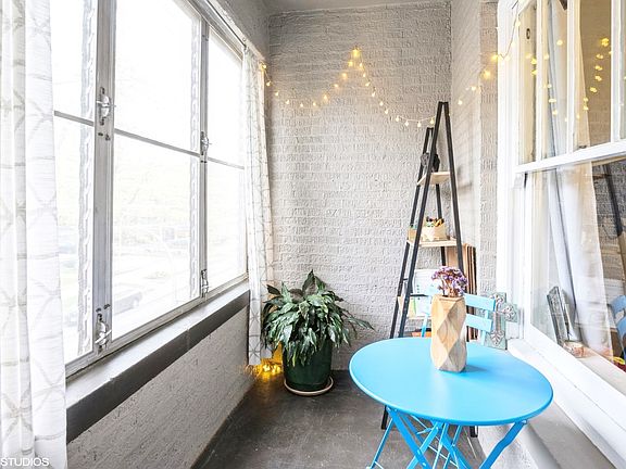 4th image of 1509 W Cornelia Ave #2