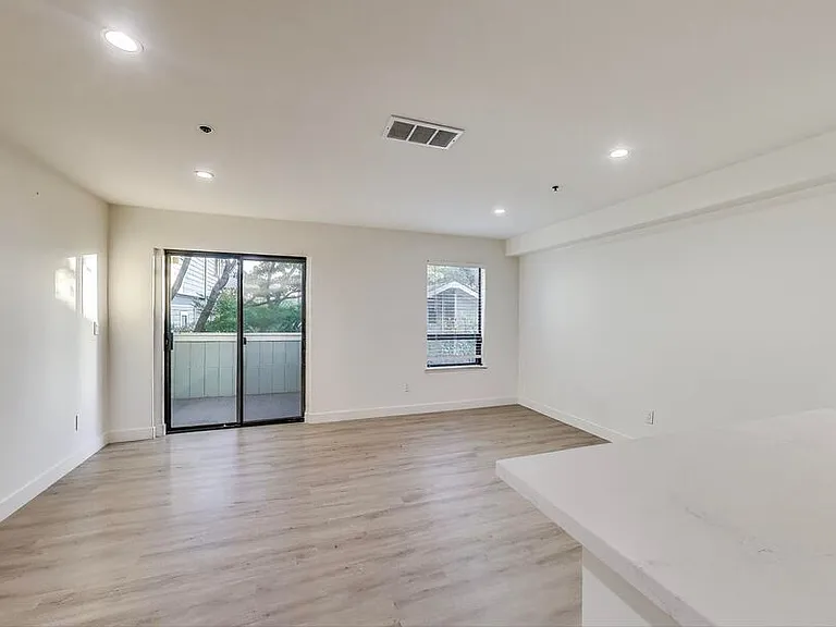 95 41st St #201 — Photo 22