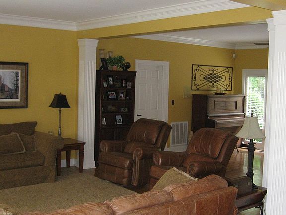 Living room w adjoining 1/2 bath