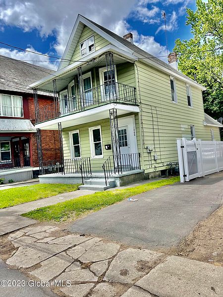 3rd image of 1066 Crane Street
