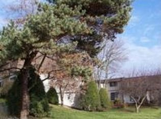 6 Pebblestone Cir, Suffield, CT 06078