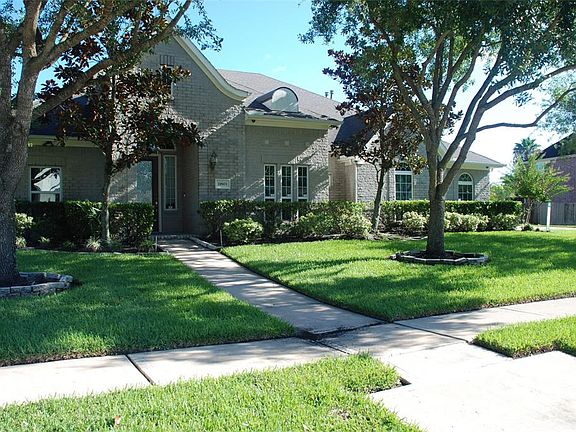 3rd image of 11803 Crescent Bluff Dr