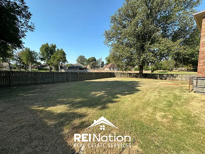 4 bed, 2.5 bath, 1928 sqft, $1,895 — Photo 3