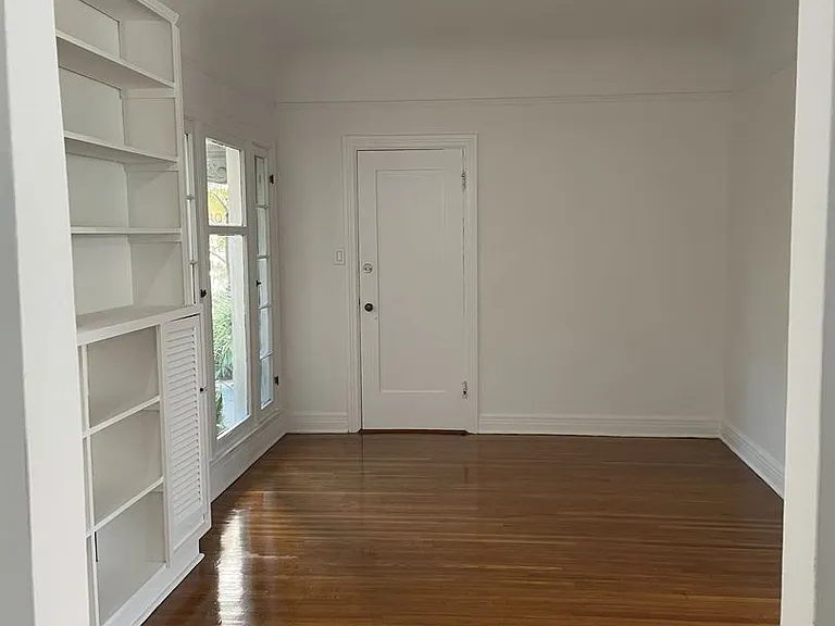 1002 N Sweetzer Ave — Photo 25