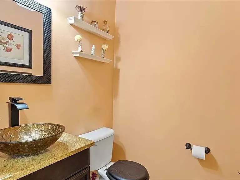 120 Milpass Dr — Photo 3