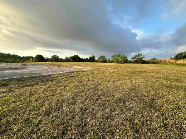 100 Texas Ave, Bridge City, TX 77611