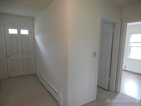 3rd image of 9213 Circle Dr