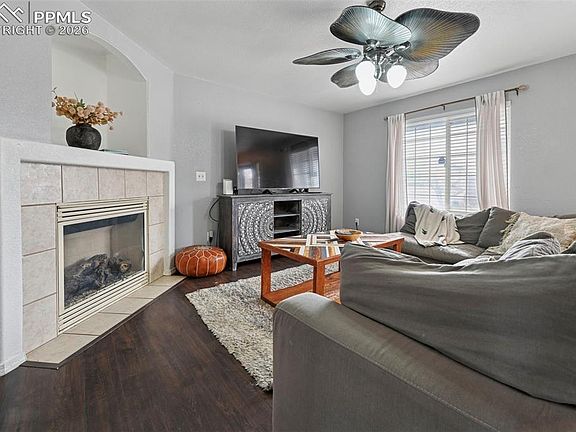 3rd image of 1130 Legend Oak Dr