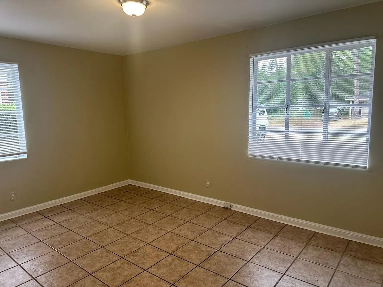 513 Lucille Street — Photo 4