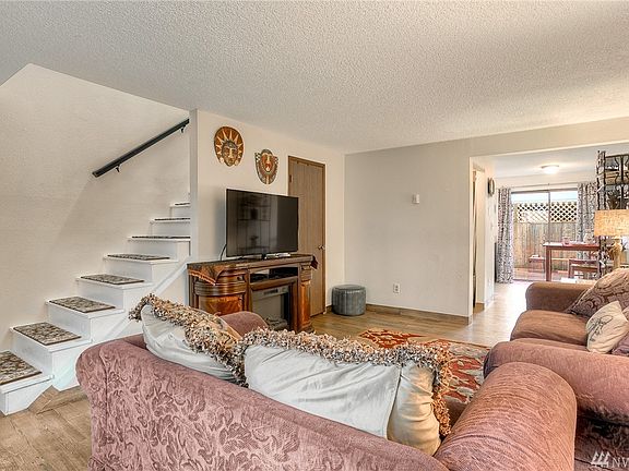 3rd image of 1016 9th St SE APT 13