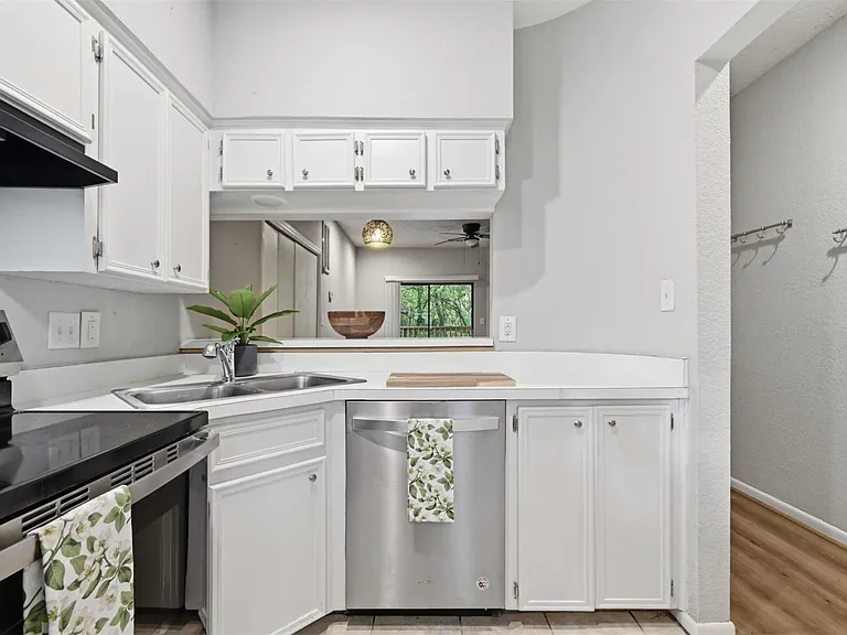 1013 Chestnut St #B1 — Photo 6