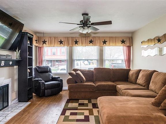 4th image of 451 E Center St
