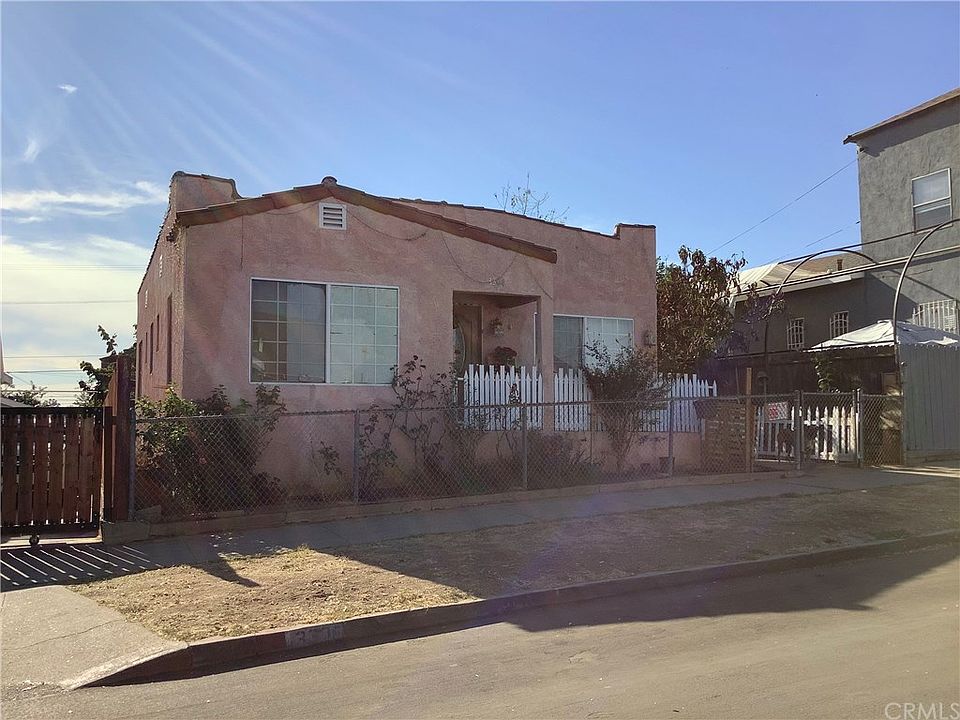 1st image of 3304 E 3rd St