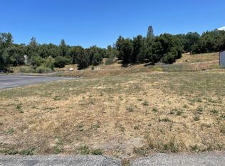 38 Junction Dr, Oakhurst, CA