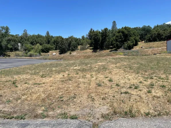 38 Junction Dr, Oakhurst, CA 93644