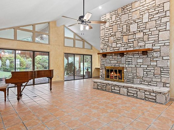 5th image of 207 SPRING MILL DR