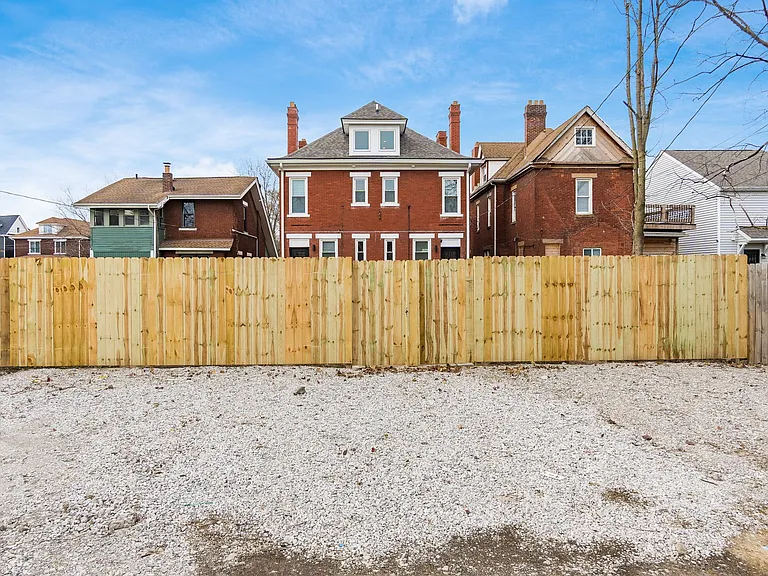 818 S Champion Ave — Photo 33