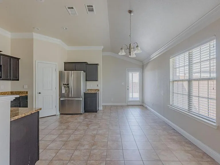 711 Candlestick Dr — Photo 2