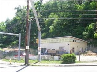 1427 Chartiers Ave, Pittsburgh, PA 15220