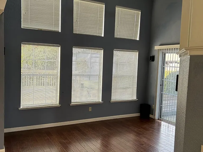 1850 Primrose Ln — Photo 10