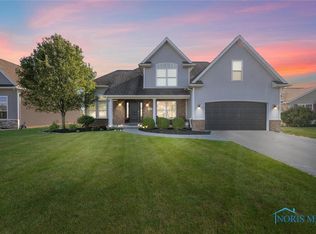 10767 Sun Trace Dr, Perrysburg, OH 43551
