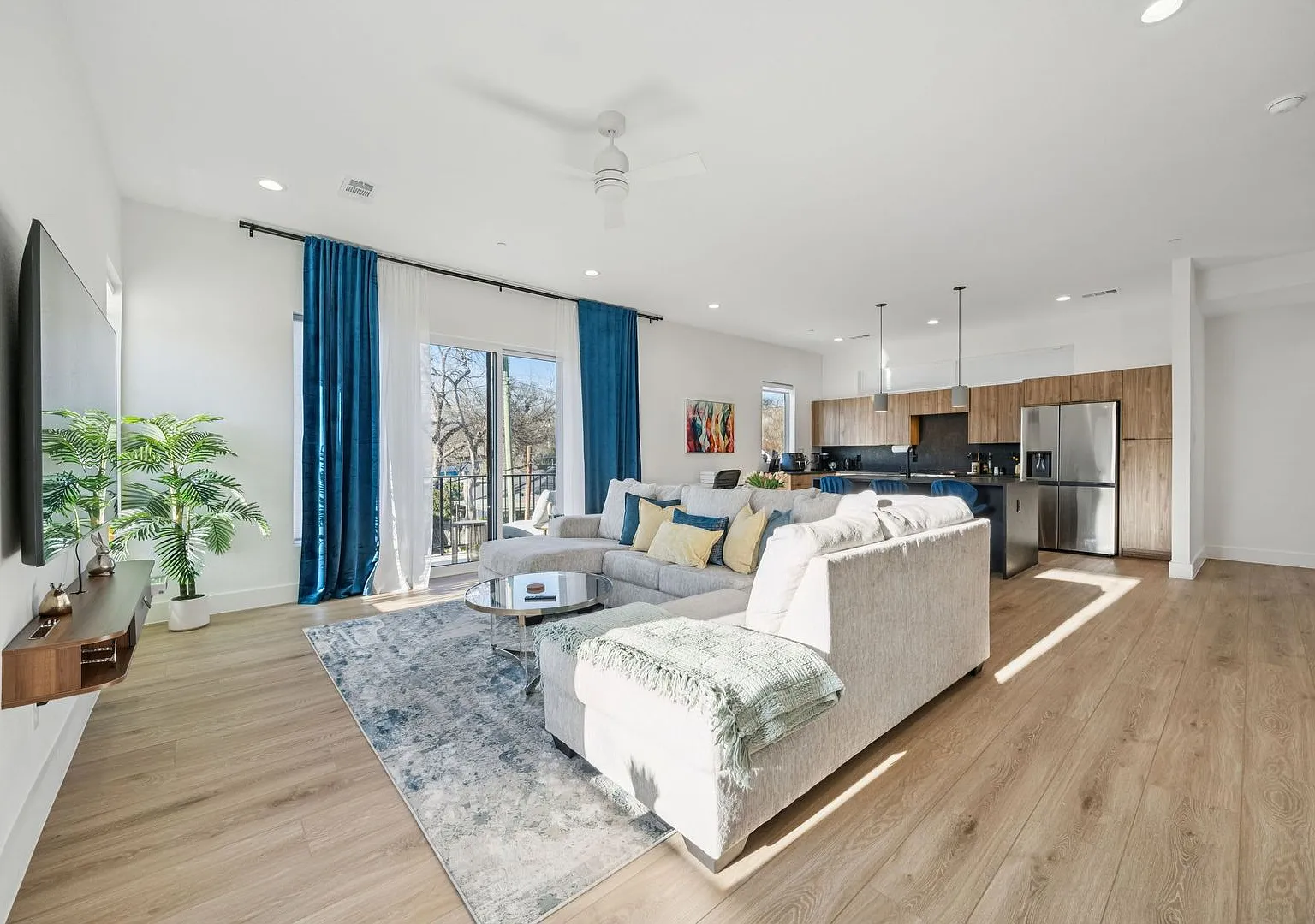 2206 Arroyo Ave Townhomes — Photo 3