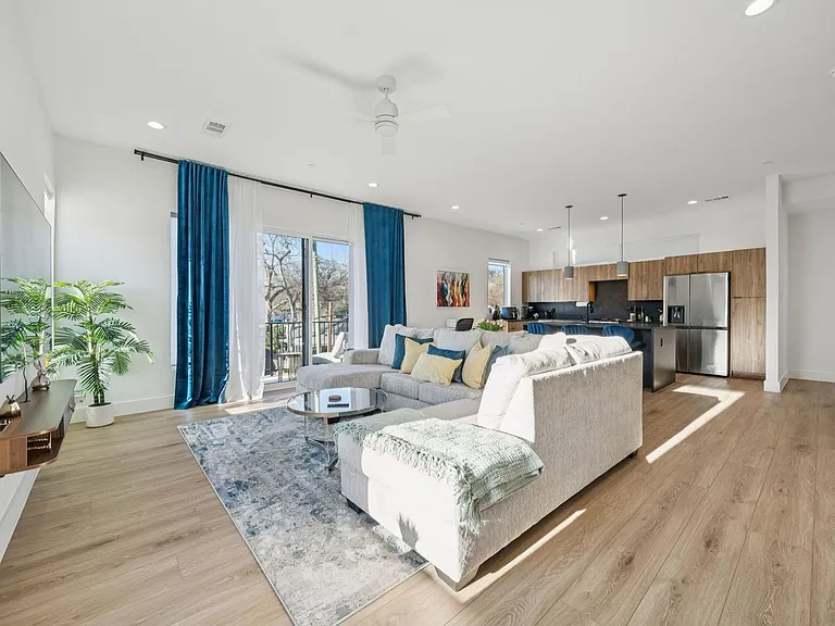 2206 Arroyo Ave — Photo 3