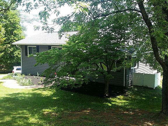 3rd image of 152 Farlow Dr