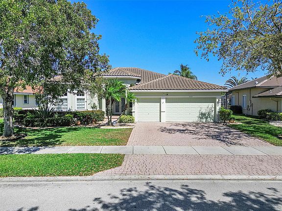 2nd image of 5121 Kensington Circle