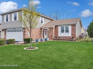 1304 Big Horn Trl, Carol Stream, IL 60188