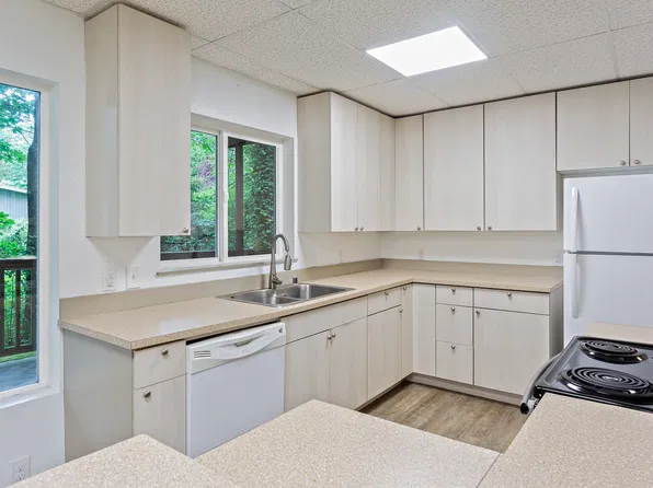 23109 25th Ave S #2, Seattle, WA 98198