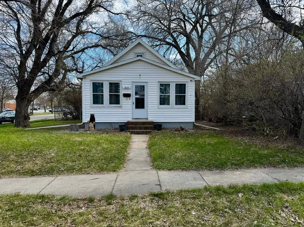 1622 11th Ave S, Fargo, ND 58103