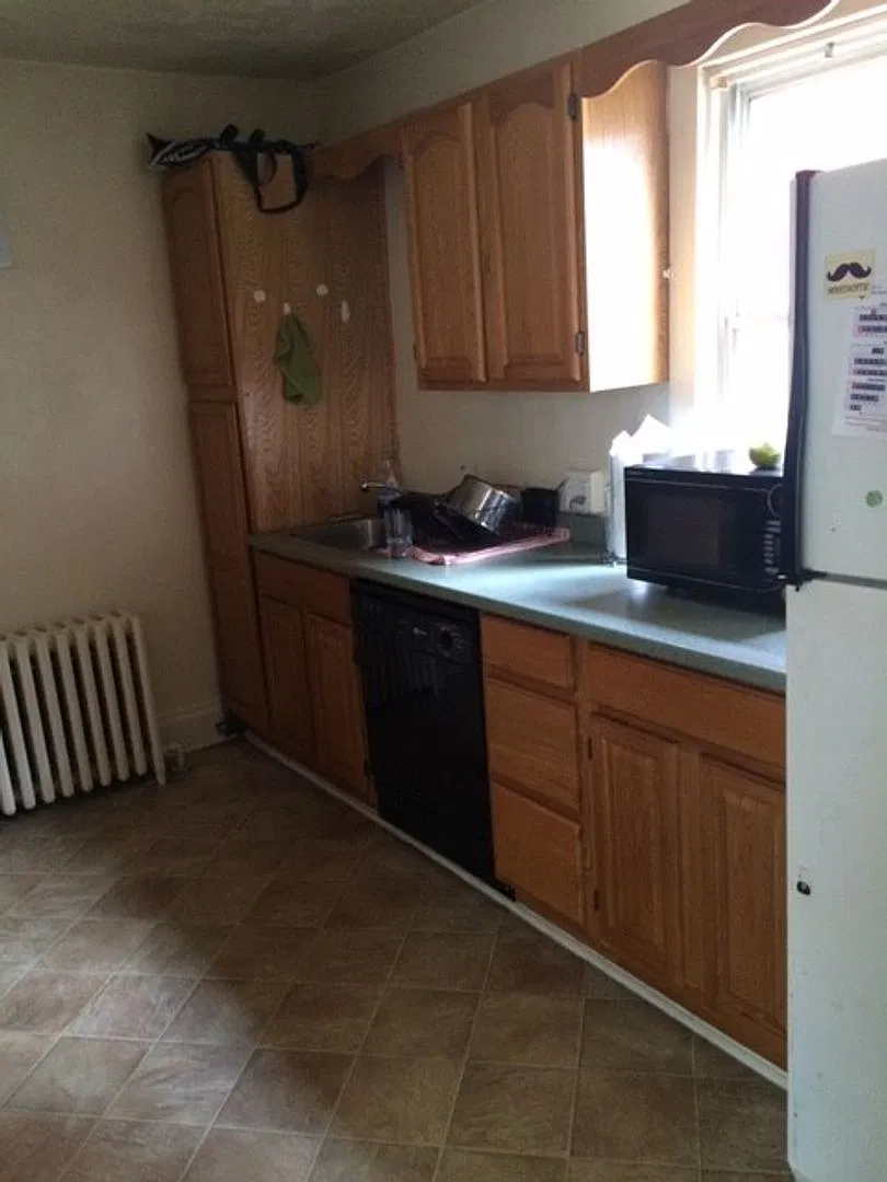 Four Bedroom Two Bath Off Campus Student Housing Duquense, Pitt, South Side — Photo 2