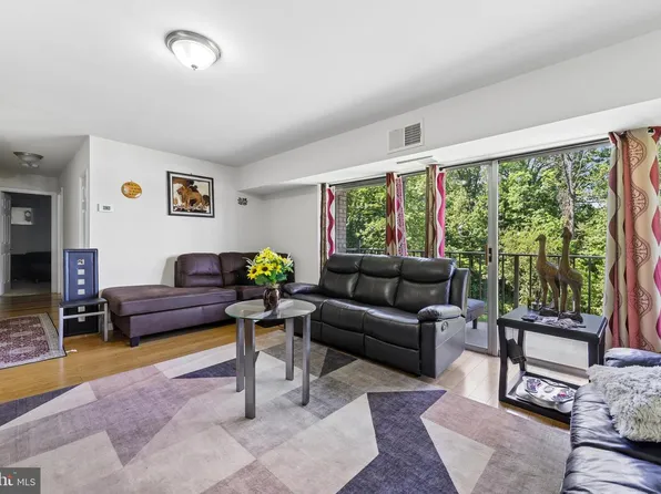 5215 Newton St APT 202, Bladensburg, MD 20710