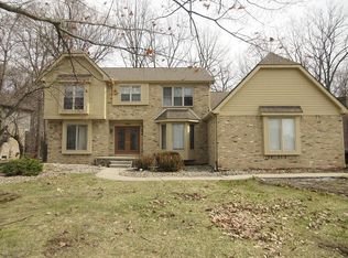 1366 Kings Pointe Rd, Grand Blanc, MI 48439