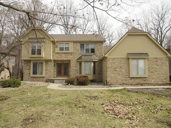 1366 Kings Pointe Rd, Grand Blanc, MI 48439