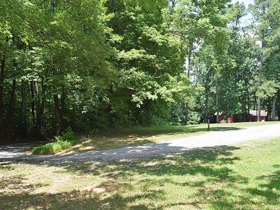 Winding entry at the end of a dead end road.