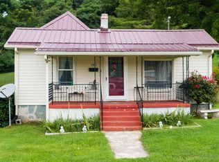 947 4th St NE, Pulaski, VA 24301