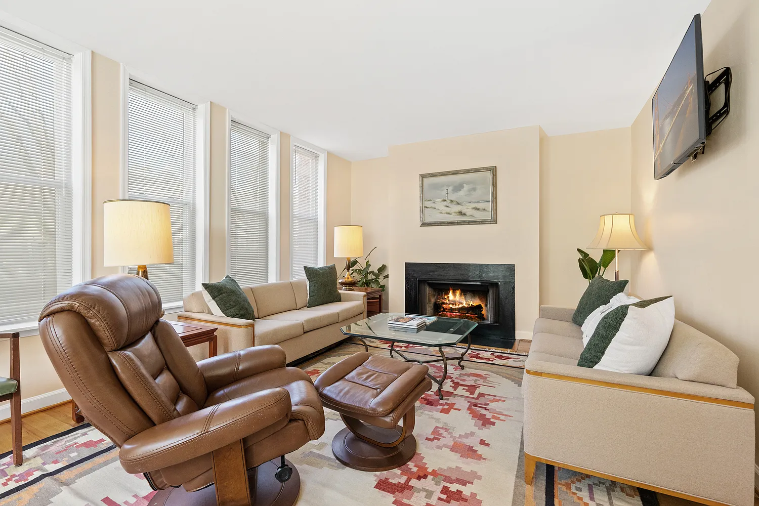 800 G St NE photo 1
