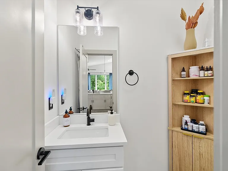 308 Sunliner Dr — Photo 16