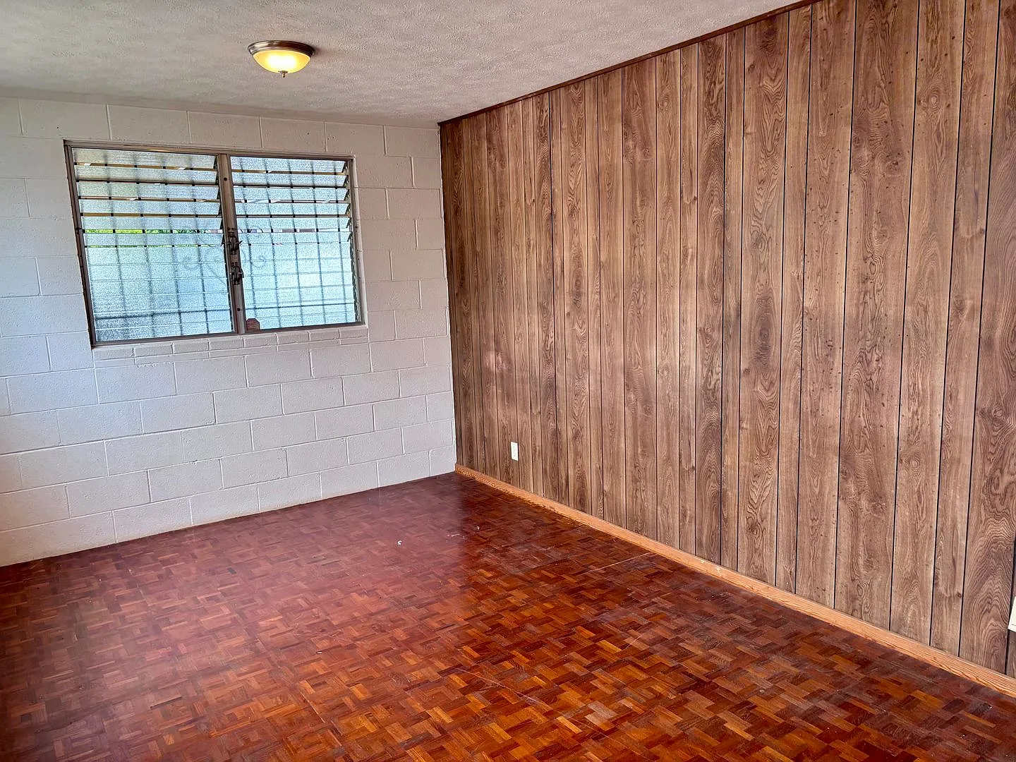 Available September 9, 2026 | A 3 Bedroom + Den, 1.5 bath duplex with 2 parking nested in Kaimuki — Photo 3