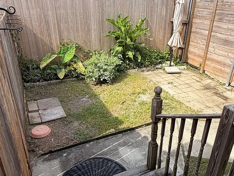 Gorgeous Two Story 3BD/2.5BA w/ Private Fenced in Backyard — Photo 20