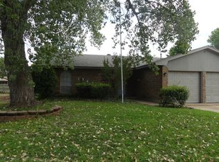 1040 NW 1st St, Moore, OK 73160