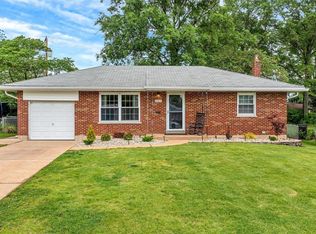 9403 Sophine Ln, Saint Louis, MO 63123