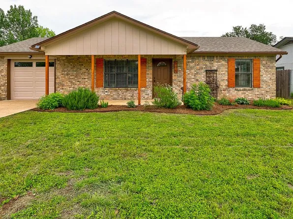 506 West St, Hutto, TX 78634