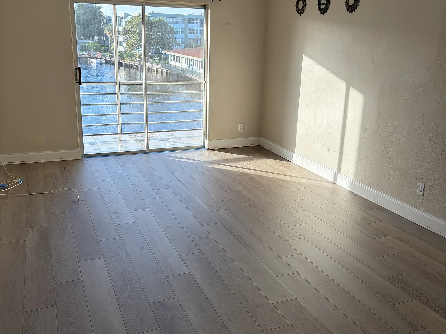 2775 Taft St — Photo 2