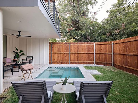 3rd image of 3208 Govalle Ave #2