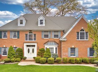 318 Megan Ct, Wyckoff, NJ 07481